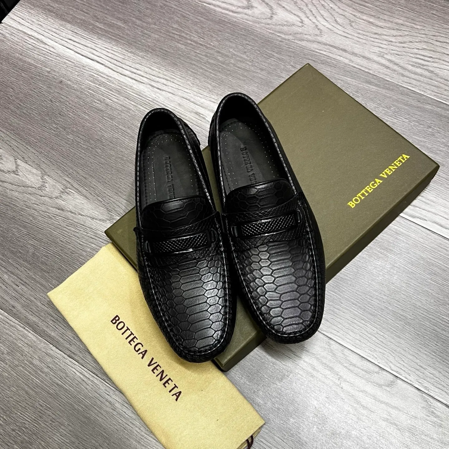 Factory price 480 BV 〰️Purely handmade classic men's beanie shoes👉👉driving shoes, slip-on shoes, made of imported cowhide from Italy, 💕water-dyed cowhide lining, 🔊original outsole, waterproof platform design, comfortable on the feet. Good choice for traveling and driving, single color available, code number: 38-44, (45 can be customized)